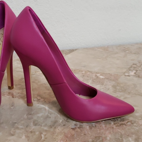 NWOT Fergie Alexi Fuchsia Size 5M - Picture 2 of 8